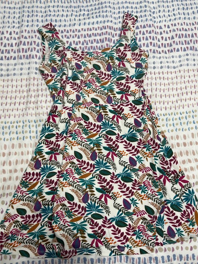 Vestido corto estampado hojas