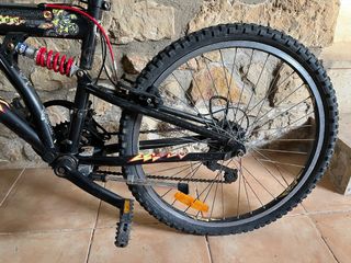 Bicicleta Decathlon Rockrider Negra y Verde