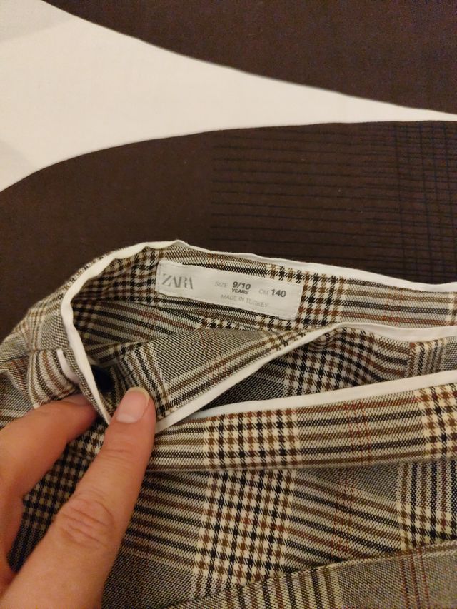 Falda Zara cuadros gris y rojo