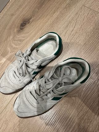 Zapatillas grises y verdes casi nuevas