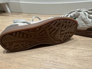 Zapatillas grises y verdes casi nuevas