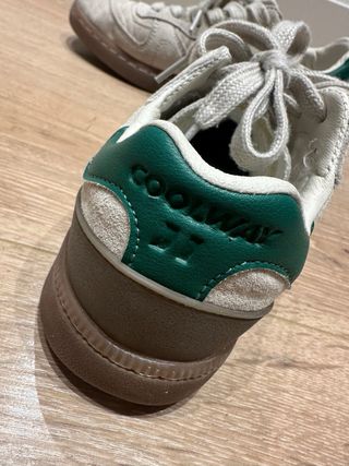 Zapatillas grises y verdes casi nuevas