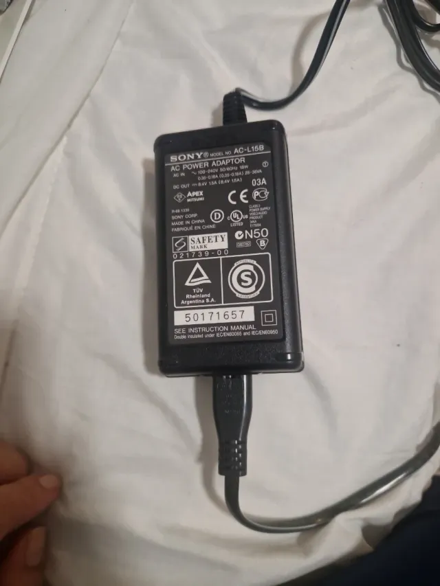Adaptador AC Power Sony AC-L15B