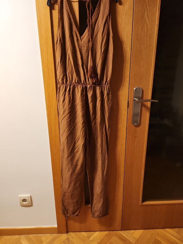 Mono marrón,desgastado