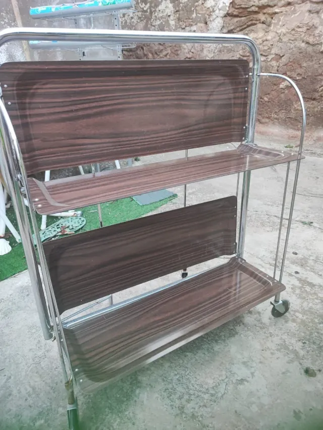 Carrinho auxiliar dobrável com 2 tabuleiros