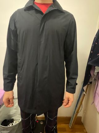 Chubasquero azul oscuro