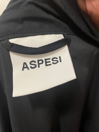 Chubasquero azul oscuro