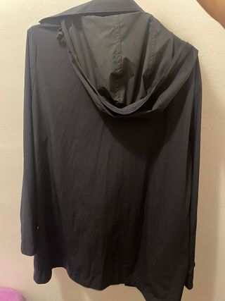 Chubasquero azul oscuro