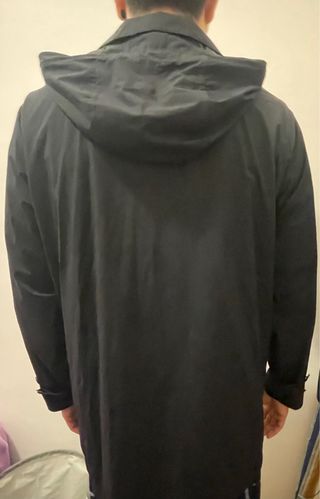 Chubasquero azul oscuro