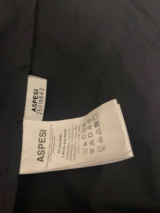 Chubasquero azul oscuro