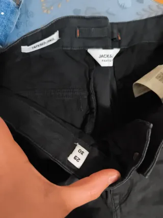 Lote Pantalón Negro y sudadera morada.