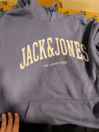 Lote Pantalón Negro y sudadera morada.