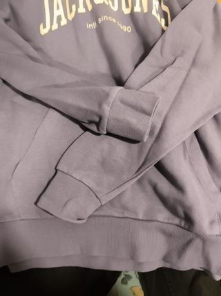 Lote Pantalón Negro y sudadera morada.