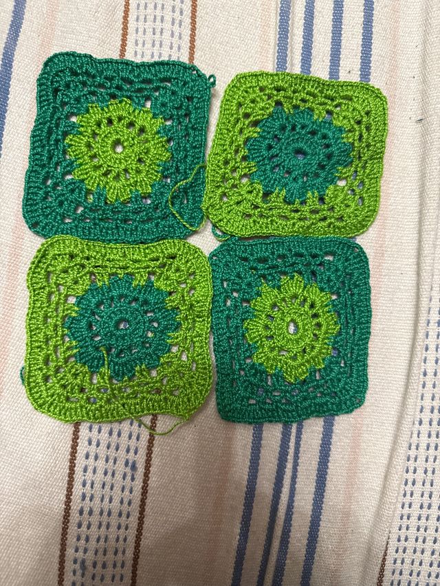215 Cuadrados Crochet Verdes y Verdes Claros