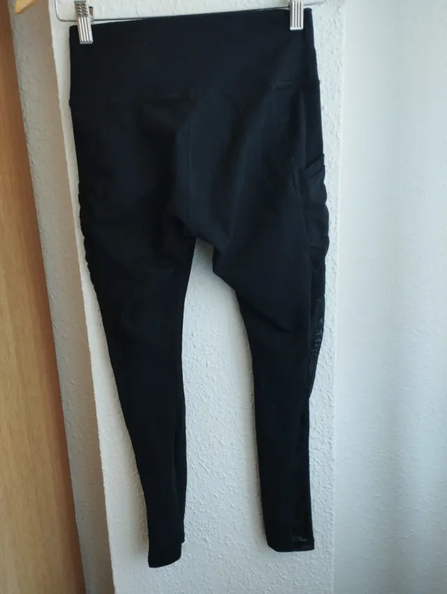 Leggings negros con malla