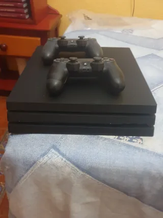 Console PS4 Pro nera + 2 controller
