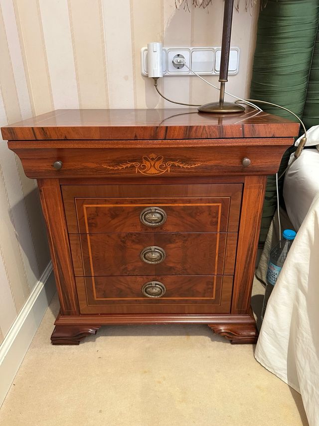 Comodini vintage in legno massello