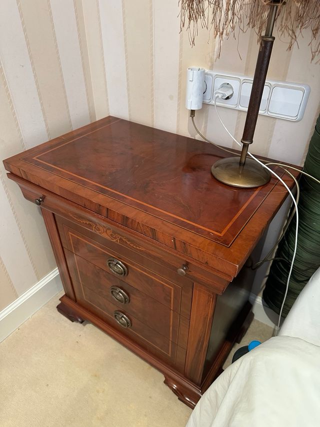 Comodini vintage in legno massello