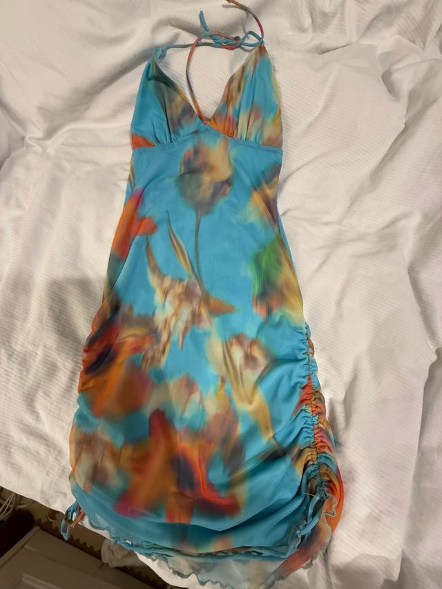 Vestido azul con estampado floral