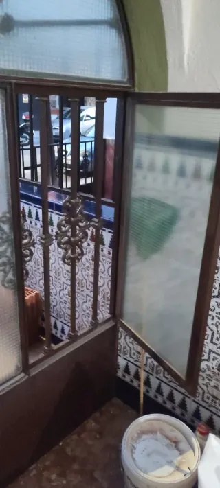 Puerta Hierro con Cristales Abatibles