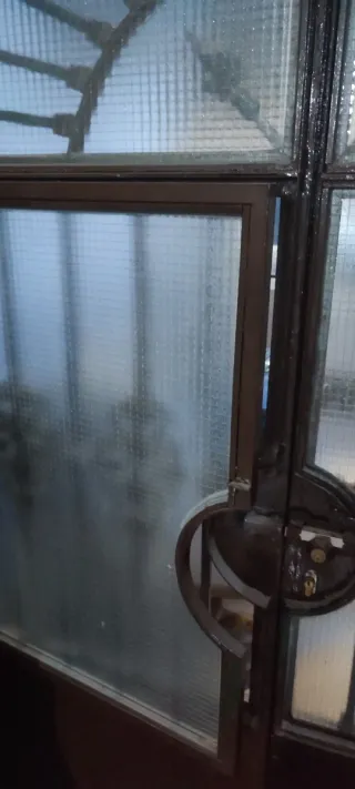 Puerta Hierro con Cristales Abatibles