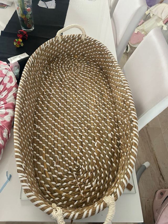 Cambiador mimbre con funda floral