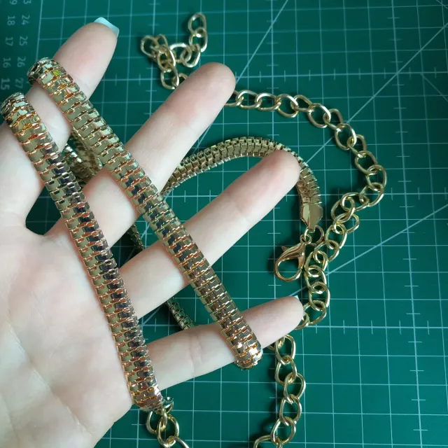 Cinturones metálicos plateado y dorado de espiga