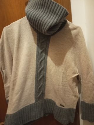 Maglia collo alto beige e grigio