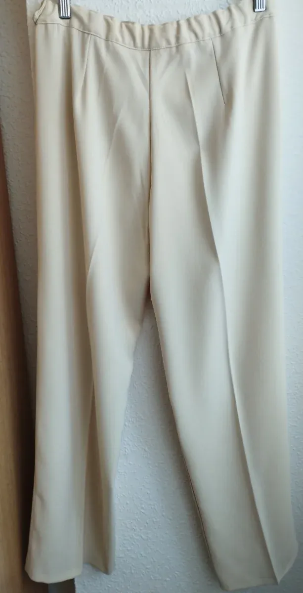 Pantalón de traje color crema cintura elástica