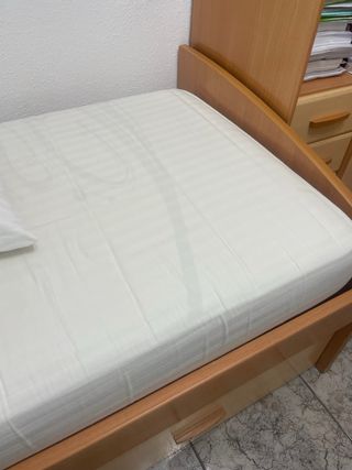 Cama completa: somier, colchón y almohada