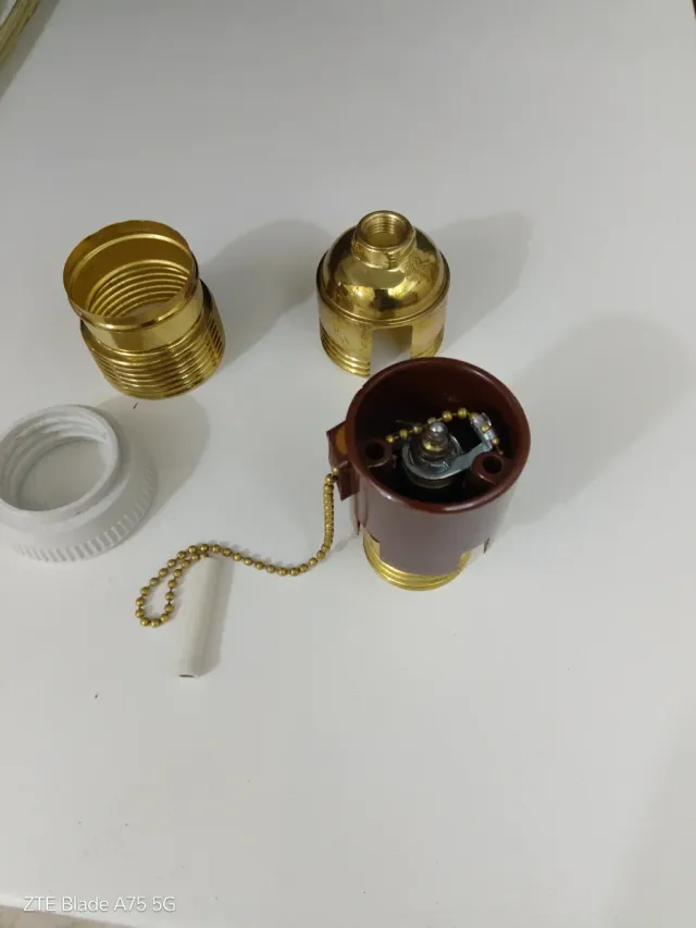 PORTALAMPADA (n 1 pezzo) CON INTERRUTTORE A CATENA