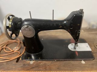 Máquina de coser Sigma antigua