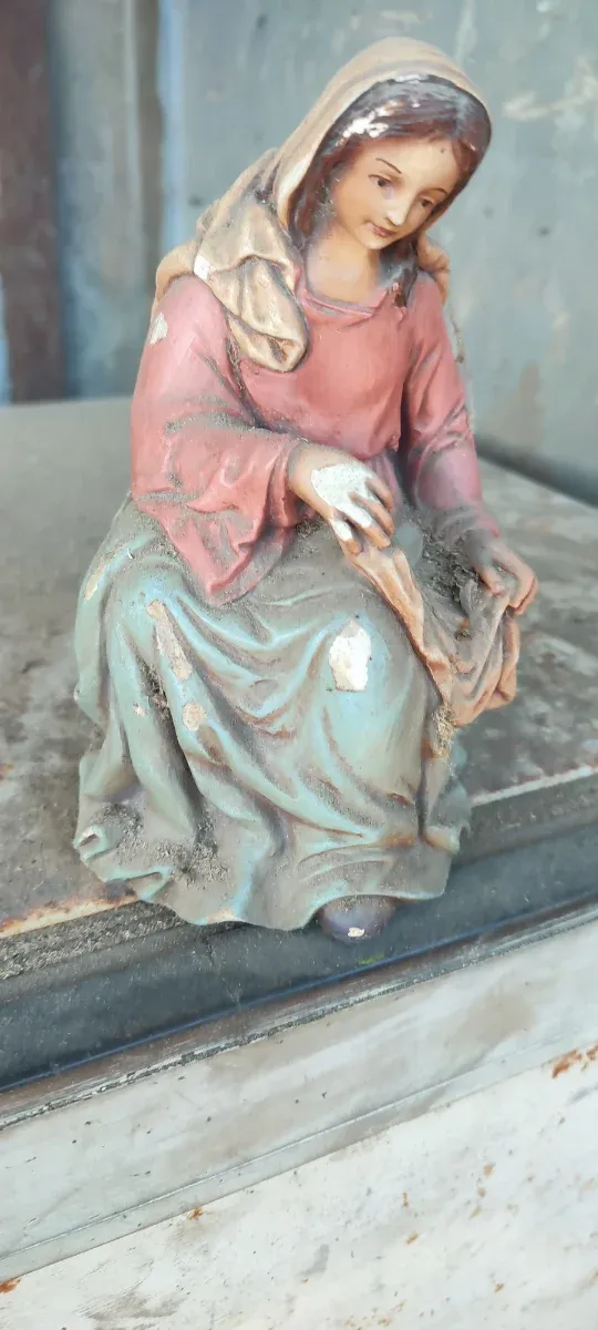 Virgen antigua de escayola