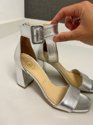 Sandalias de tacón plateadas