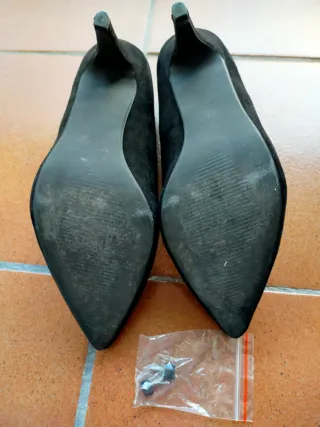 Zapatos de tacón Refresh terciopelo negros talla 4