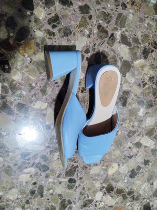 Tacones azules usados