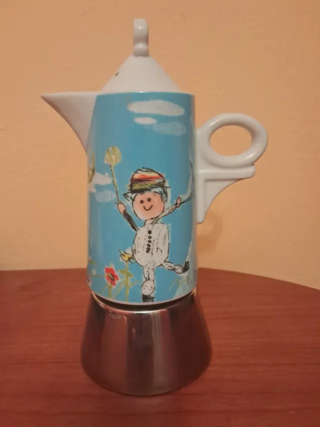 Caffettiera in ceramica con disegno
