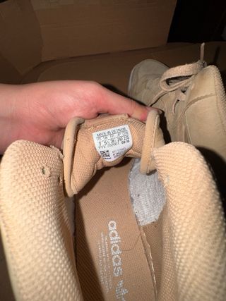 Zapatillas Adidas Beige y Blancas