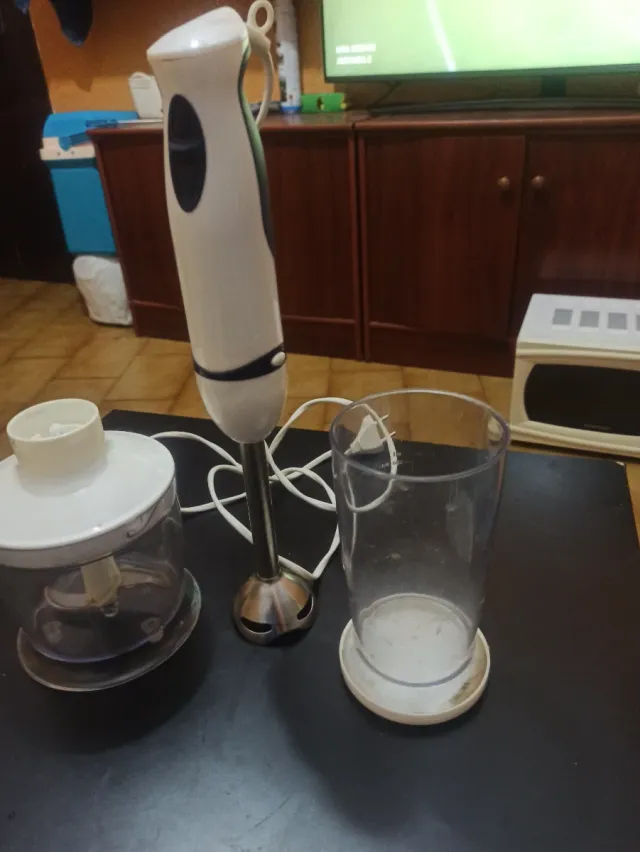 Frullatore manuale con accessori