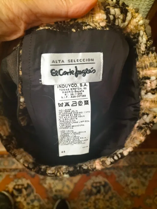 Traje de mujer de tweed en  beige marrón y rosa