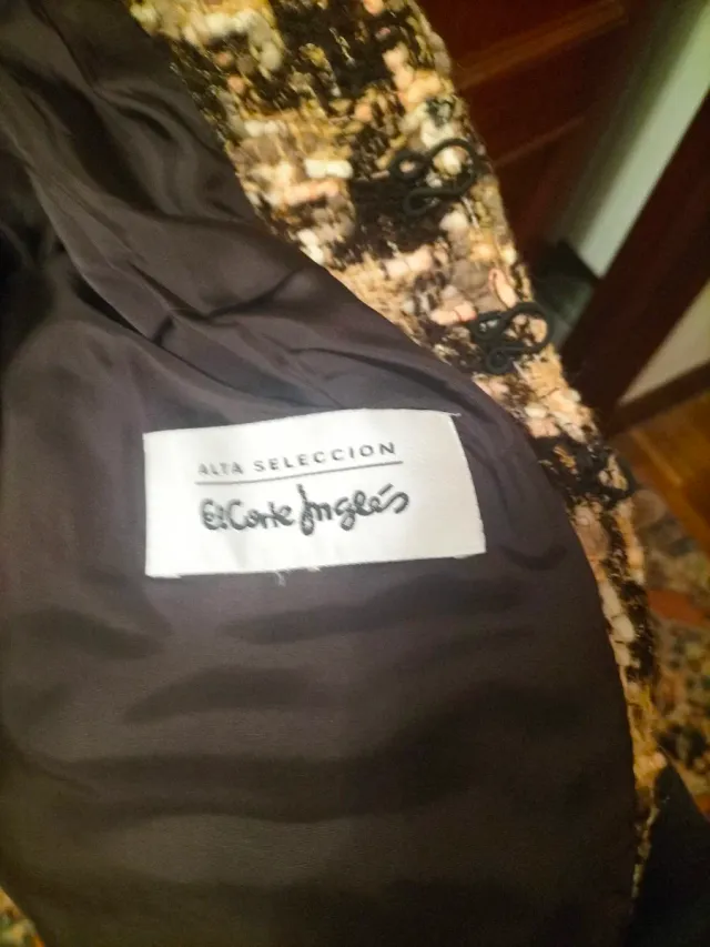 Traje de mujer de tweed en  beige marrón y rosa