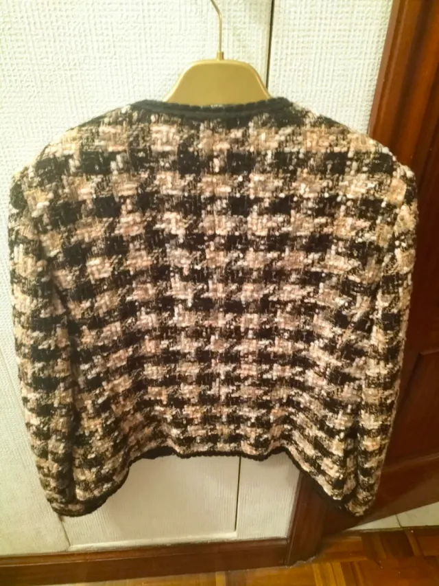 Traje de mujer de tweed en  beige marrón y rosa