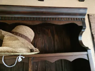 Alacena antigua de madera.