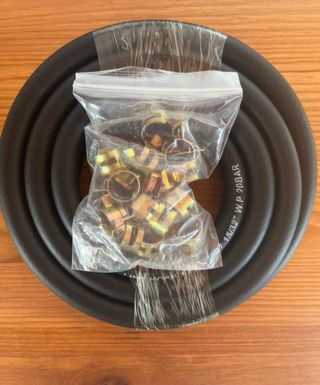 Manguera de combustible y abrazaderas