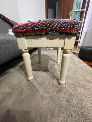 Taburete patchwork multicolor y blanco