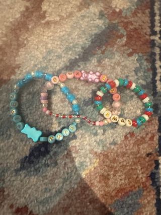 Pulseras de arcilla polimérica y abalorios