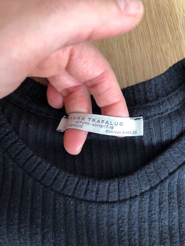 Camiseta Zara canalé negra manga larga