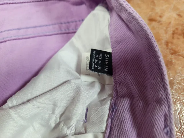 Pantalón vaquero ancho morado