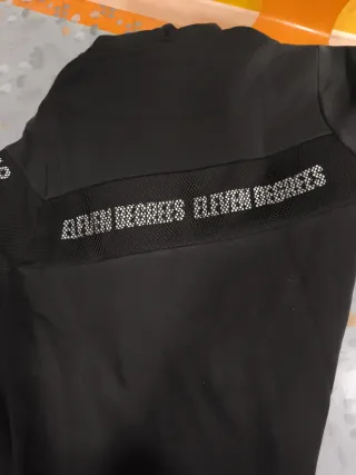 Sudadera Eleven Degrees Negra Media Cremallera