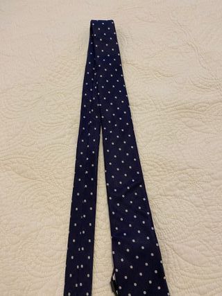 Corbata Scalpers azul con puntos blancos,